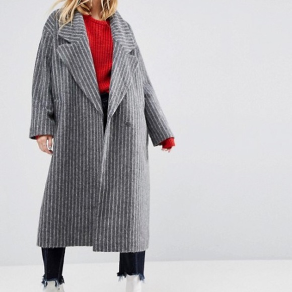 oversized coat. very good condition. - Picture 2 of 4